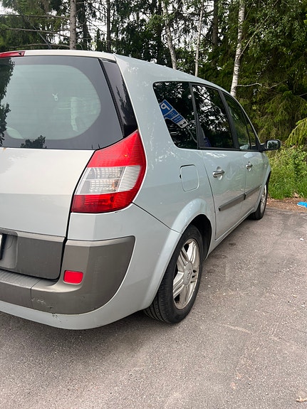 Renault Grand Scenic II 4 of 5