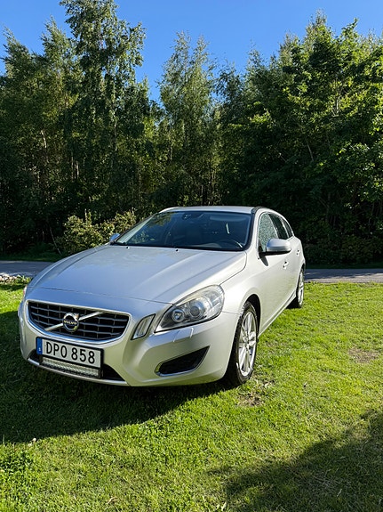 Volvo V60 4 of 5