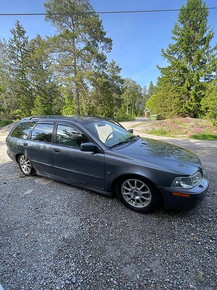 Volvo V40 3 of 5