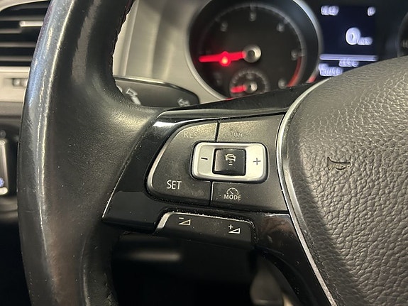 Volkswagen Golf VII 15 of 18