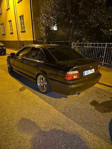 BMW 530i 3 of 5
