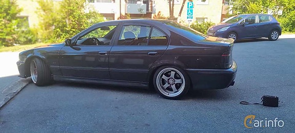 BMW 530i 4 of 5