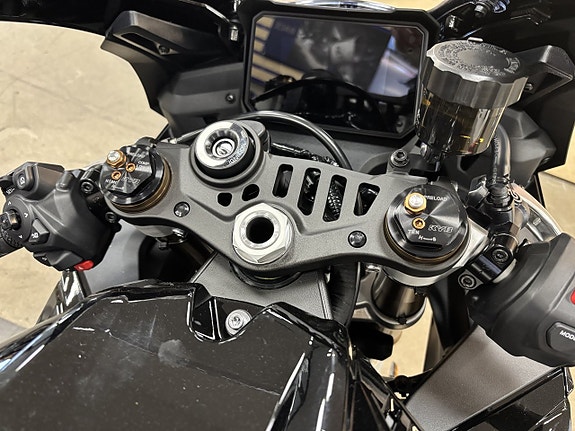 Yamaha YZF-R9 Tech Black 4 of 9