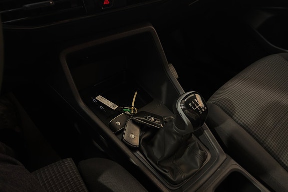 Volkswagen Caddy Maxi 18 of 22