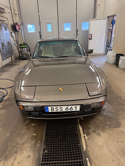 Porsche 944 6 of 9
