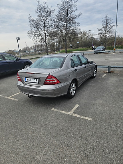 Mercedes-Benz C180 2 of 5