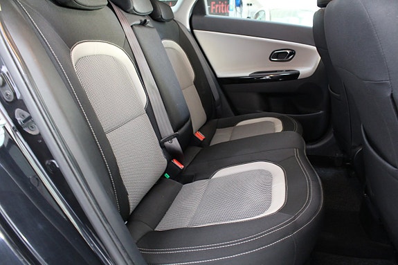 Kia Ceed 14 of 19