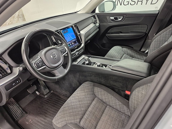 Volvo XC60 2 of 12
