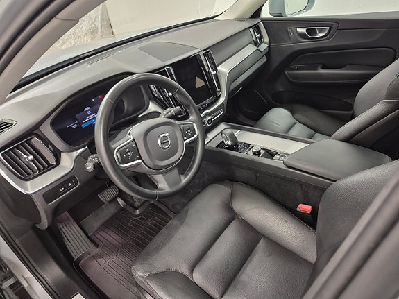 Volvo XC60 2 of 11