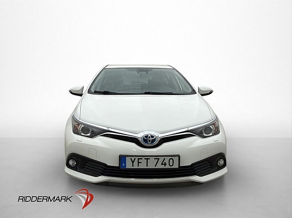 Toyota Auris 2 of 5