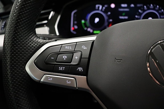 Volkswagen Passat 18 of 27