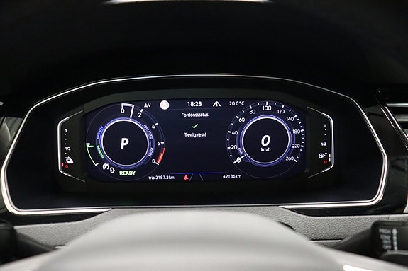 Volkswagen Passat 22 of 27