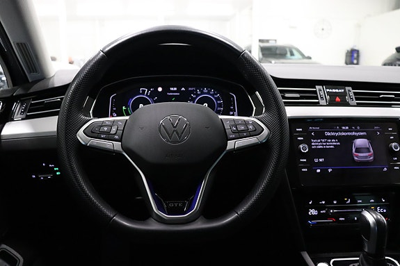 Volkswagen Passat 16 of 27