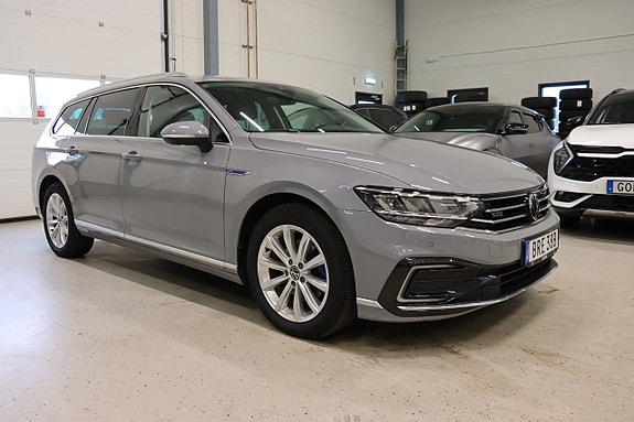 Volkswagen Passat 2 of 5