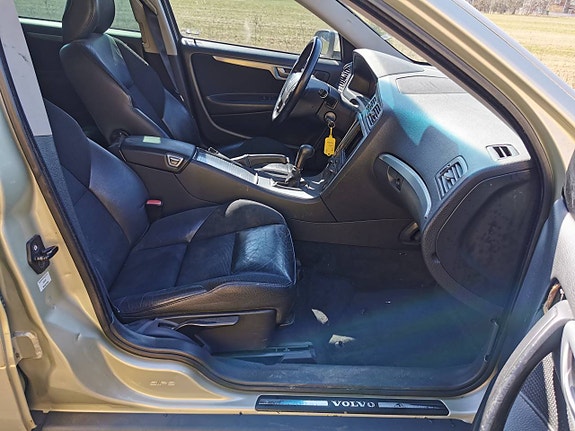Volvo V70 6 of 8