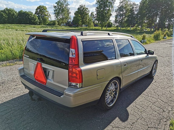 Volvo V70 3 of 8