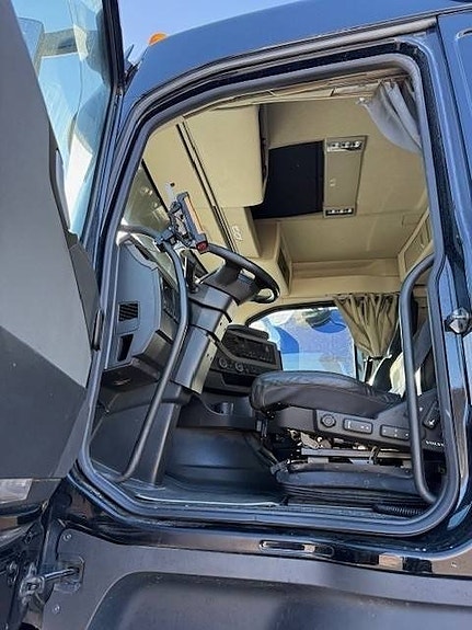 Volvo FH 64 T 16 of 18
