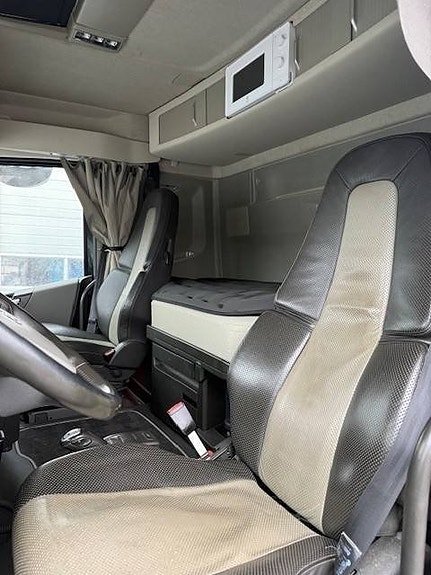Volvo FH 64 T 11 of 18