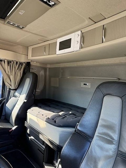 Volvo FH 64 T 17 of 18