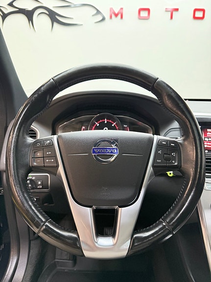 Volvo XC60 8 of 14
