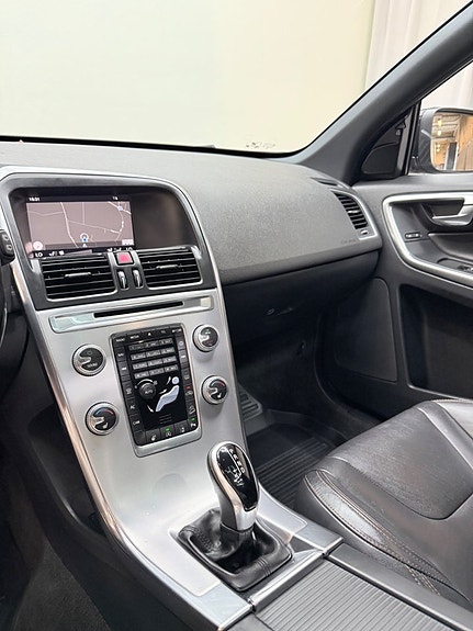 Volvo XC60 9 of 14