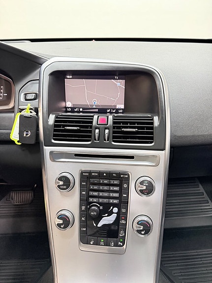 Volvo XC60 10 of 14