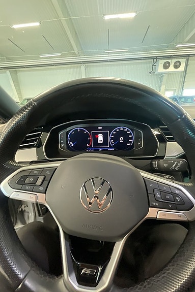 Volkswagen Passat 10 of 12