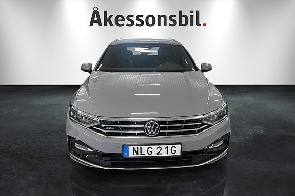 Volkswagen Passat 7 of 12