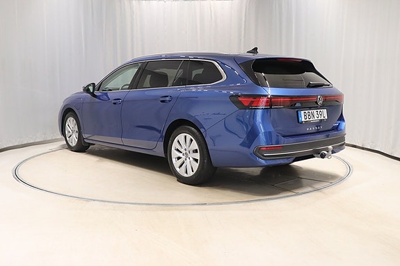 Volkswagen Passat 6 of 12