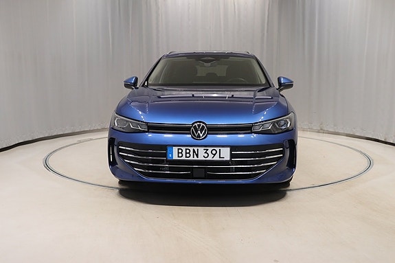 Volkswagen Passat 2 of 5