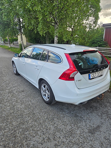 Volvo V60 4 of 5