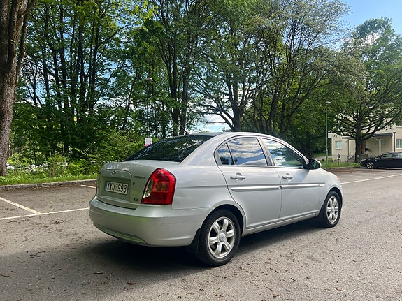 Hyundai Accent 3 of 5