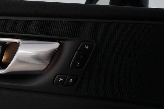 Volvo XC60 12 of 20