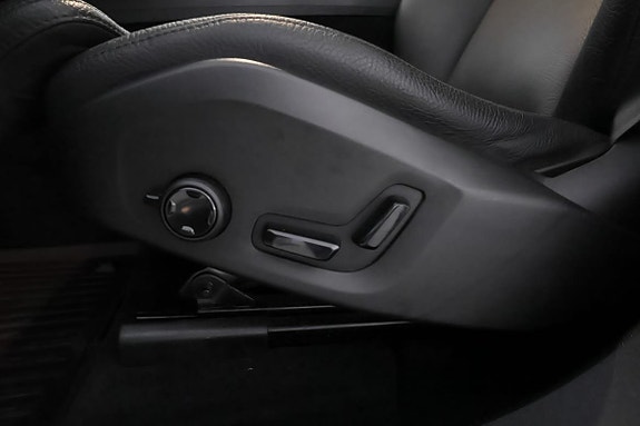Volvo XC60 13 of 20
