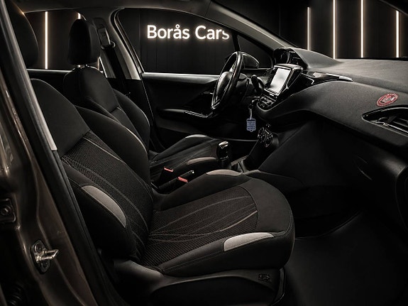 Peugeot 208 8 of 14