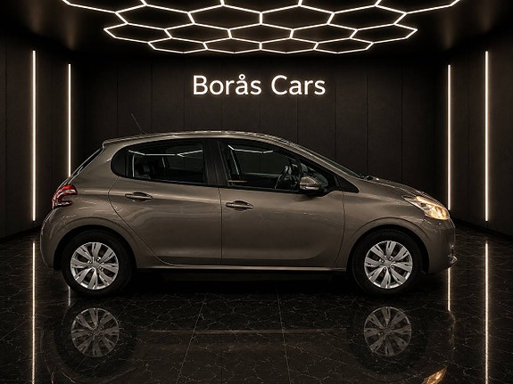 Peugeot 208 7 of 14