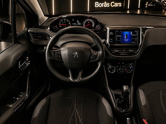 Peugeot 208 12 of 14