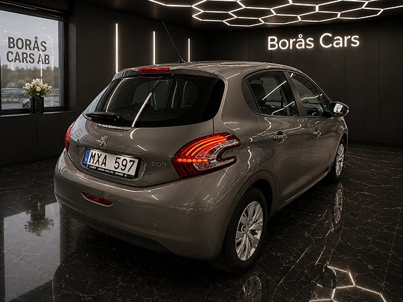Peugeot 208 4 of 5