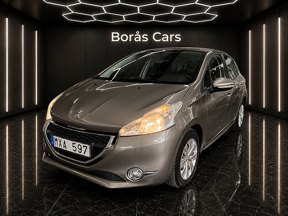 Peugeot 208 3 of 5