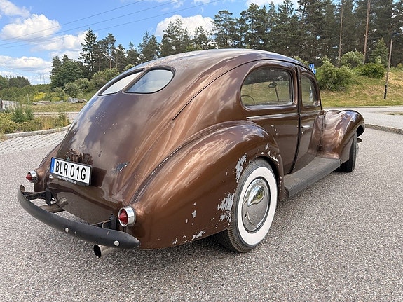 Ford Super Deluxe 4 of 5