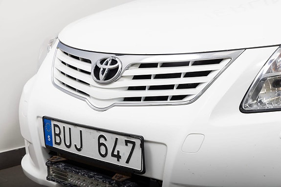 Toyota Avensis 3 of 5