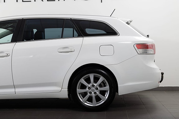 Toyota Avensis 5 of 5