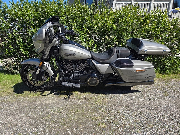 Harley-Davidson Street Glide CVO FLHXSE 14 of 22
