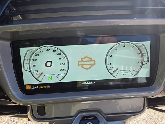 Harley-Davidson Street Glide CVO FLHXSE 10 of 22