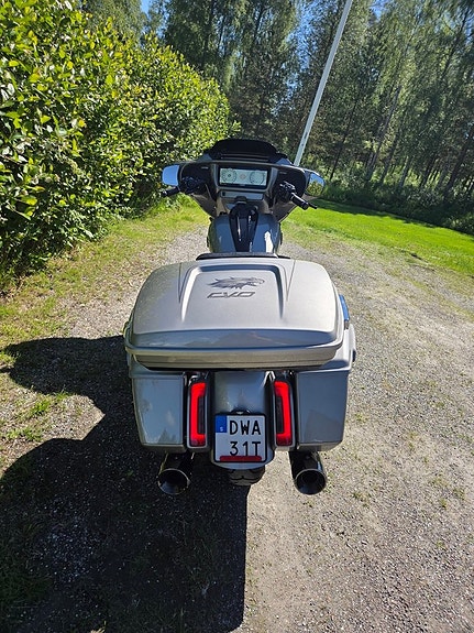 Harley-Davidson Street Glide CVO FLHXSE 6 of 22
