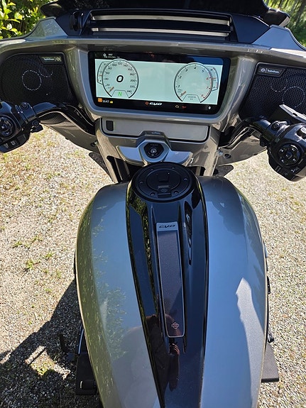 Harley-Davidson Street Glide CVO FLHXSE 9 of 22