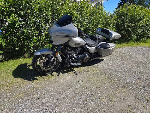 Harley-Davidson Street Glide CVO FLHXSE 15 of 22