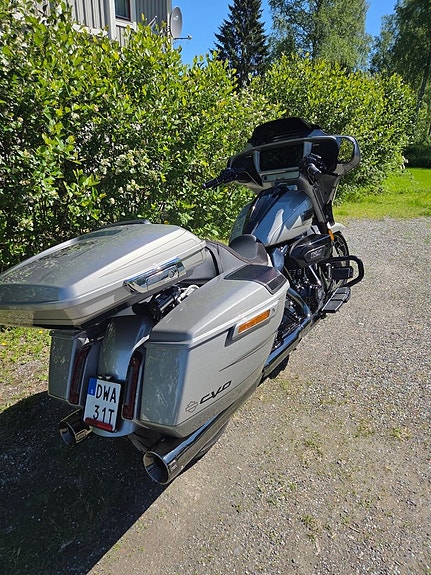 Harley-Davidson Street Glide CVO FLHXSE 5 of 22