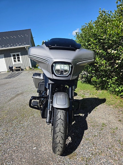Harley-Davidson Street Glide CVO FLHXSE 11 of 22
