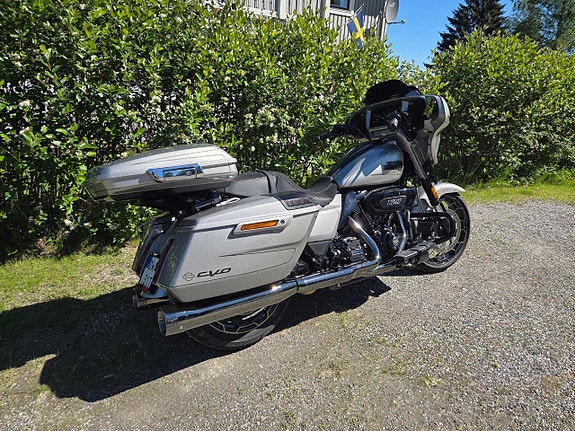 Harley-Davidson Street Glide CVO FLHXSE 2 of 22